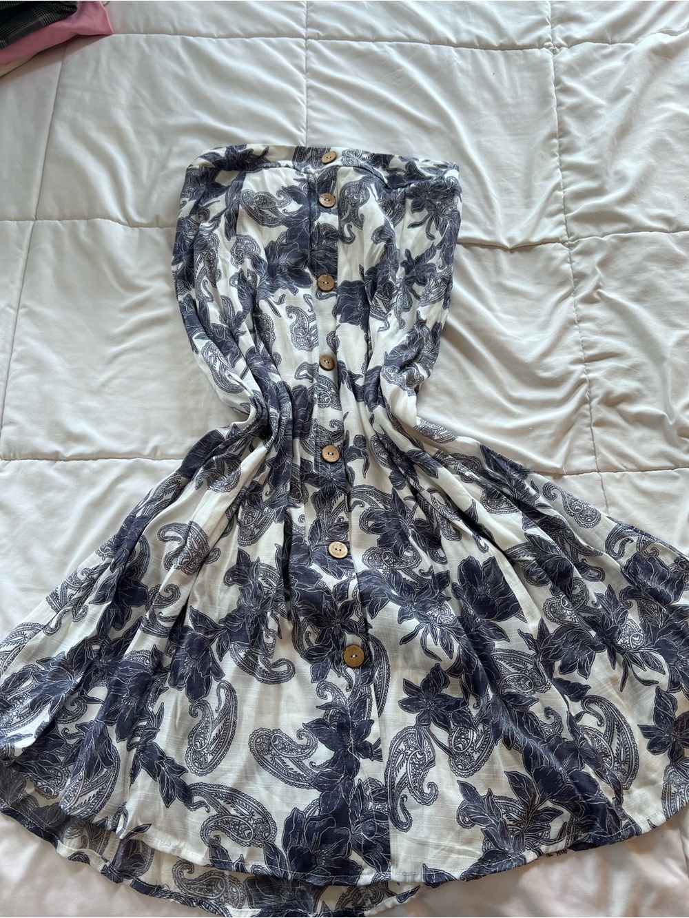 Floral Paisley Button-Front skirt in White and Navy